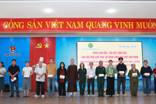 Trao 200 suất quà cho hội viên cựu Thanh niên xung phong có hoàn cảnh đặc biệt khó khăn