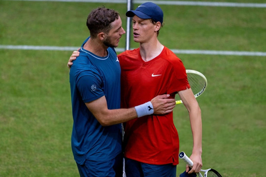 Bản lĩnh số 1 thế giới: Jannik Sinner hạ gục Jan-Lennard Struff, tiến vào bán kết Wimbledon 2026