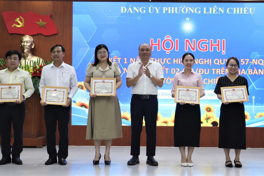 Phường Liên Chiểu khen thưởng 10 tập thể, cá nhân xuất sắc trong thực hiện chuyển đổi số