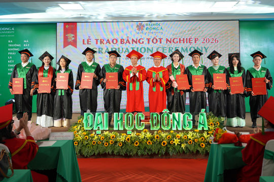 Trường Đại học Đông Á trao bằng tốt nghiệp cho 650 thạc sĩ, kỹ sư và cử nhân
