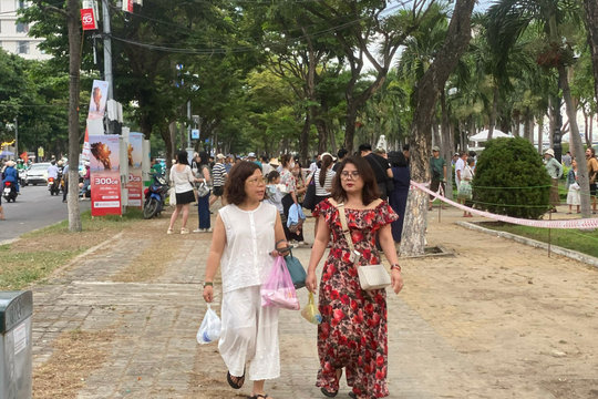 Chờ đợi khoảnh khắc bùng nổ sắc màu trên dòng sông Hàn