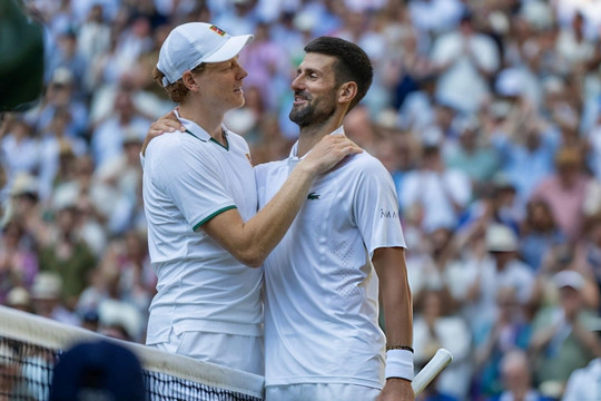 Sinner đánh bại Djokovic tiến vào chung kết Wimbledon 2026: Đỉnh cao thế hệ mới
