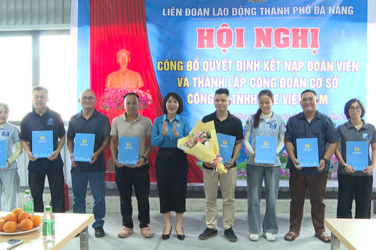 Kết nạp 38 đoàn viên Công đoàn cơ sở Công ty TNHH OBE Việt Nam