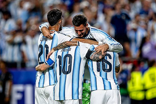Bán kết World Cup 2026: Argentina đối đầu Anh và bài toán thể lực của nhà vua