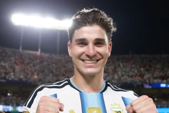 Arsenal tăng tốc vụ Julian Alvarez, Pep Guardiola được tuyển Ý săn đón