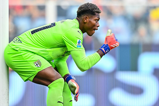 Newcastle United gia nhập cuộc đua chiêu mộ "người nhện" Zion Suzuki
