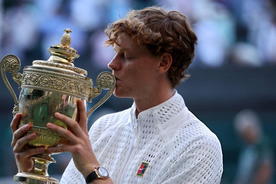 Jannik Sinner bảo vệ ngôi vương Wimbledon: Bản lĩnh số 1 và chiến thắng thứ 10 trước Zverev