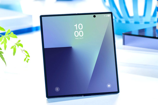 Samsung Galaxy Z Fold 8 Ultra lộ diện: Bước đột phá với màn hình gần như không nếp gấp