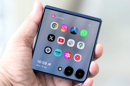 Samsung Galaxy Z Flip8: Bước ngoặt biến màn hình phụ thành smartphone thu nhỏ