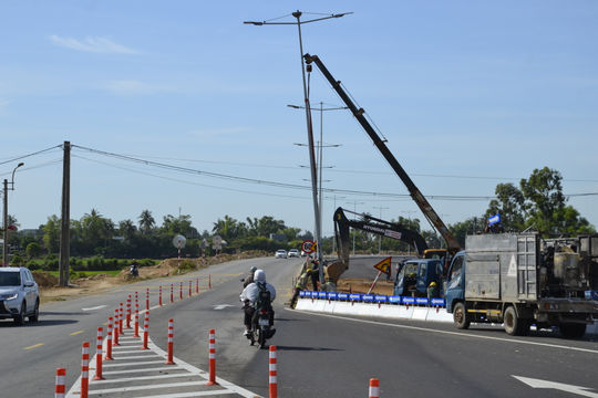 Khẩn trương giải phóng xong mặt bằng Dự án hoàn thiện đường ven biển 129