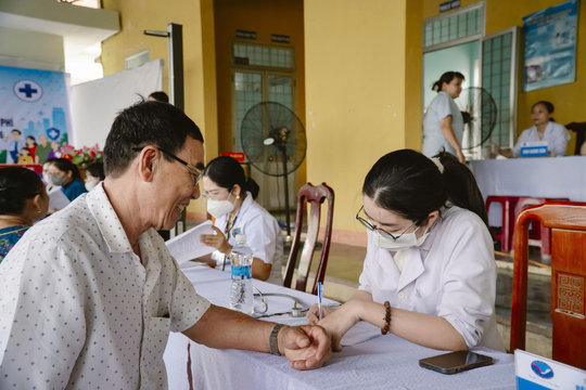 Đưa y tế chuyên sâu đến với người dân