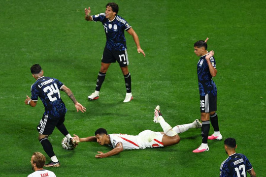 Argentina và 29 lần thi triển nghệ thuật hắc ám khiến tuyển Anh nghẹt thở