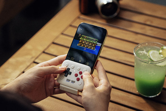 8BitDo FlipPad: Tay cầm chơi game nắp gập độc đáo cho smartphone chính thức ra mắt với giá 30 USD