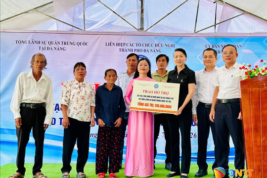 Tổng Lãnh sự quán Trung Quốc tại Đà Nẵng hỗ trợ sửa chữa nhà ở cho 5 hộ dân khó khăn xã Thăng Phú