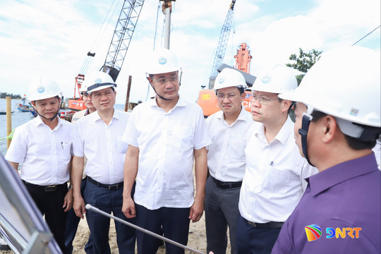 Đẩy nhanh tiến độ thi công tuyến kè bảo vệ sông Thu Bồn khu vực An Lương và bờ biển Hội An