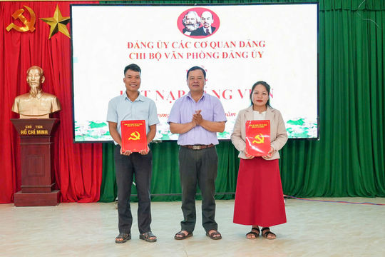Phát triển đảng viên vùng đồng bào dân tộc thiểu số