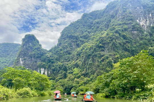 Non nước Ninh Bình
