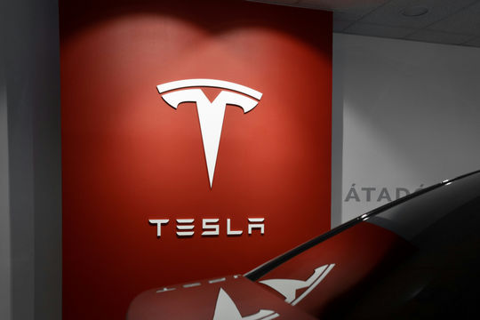 Dữ liệu hộp đen vụ tai nạn Tesla tại Texas: Tài xế nhấn ga 100% trước khi va chạm