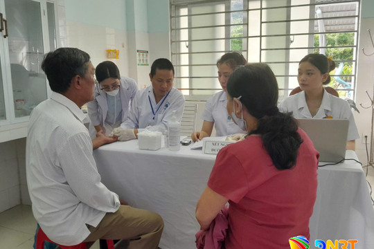 Chăm sóc sức khỏe toàn diện cho người cao tuổi