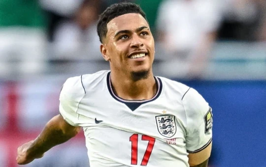 Arsenal sẵn sàng chi 100 triệu bảng cho Morgan Rogers, MU nhắm Neco Williams