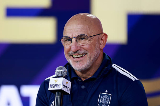 Chung kết World Cup 2026: HLV De la Fuente yêu cầu trọng tài 'thắt chặt kỷ luật' trước Argentina