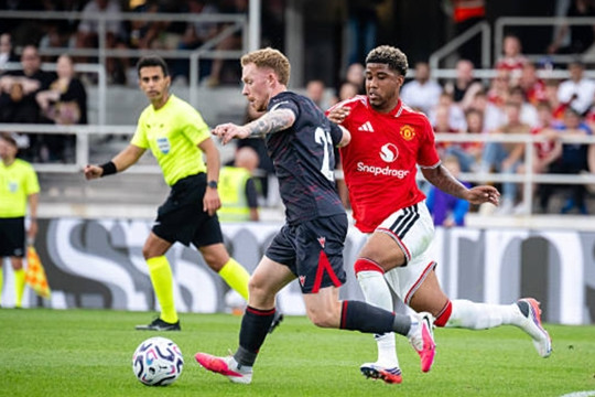 Andrey Santos tỏa sáng trong ngày Man United thất thủ 0-1 trước Wrexham