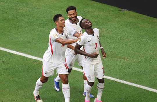 Saka lập hat-trick lịch sử, Anh hạ Pháp 6-4 trong trận cầu điên rồ tại Miami