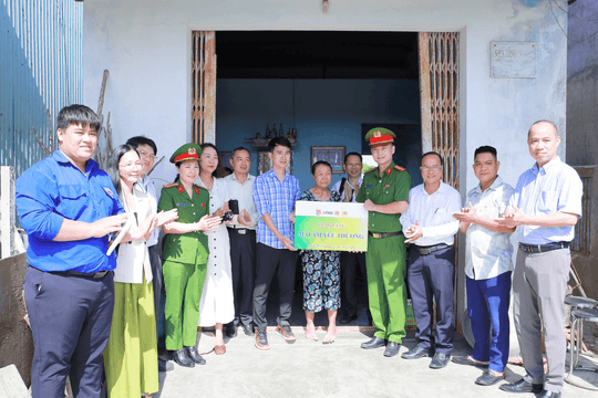 Phòng Kỹ thuật hình sự Công an Hà Nội tri ân gia đình chính sách tại Đà Nẵng