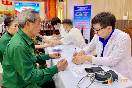 Tuổi trẻ Đà Nẵng lan tỏa chiến dịch "Áo xanh tri ân" nhân kỷ niệm ngày Thương binh - Liệt sĩ (27/7)