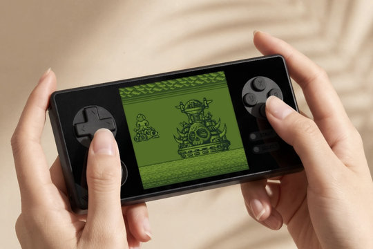 GKD 350H Ultra: Mẫu handheld nhỏ gọn gây ấn tượng với màn hình siêu sắc nét