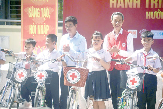 Đưa yêu thương đến đúng địa chỉ