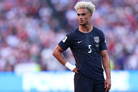 Man Utd quyết chi 35 triệu bảng chiêu mộ Antonee Robinson nhằm gia cố hành lang trái