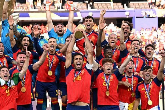 Tây Ban Nha vô địch World Cup 2026: Khi bóng đá thuần túy bị vây quanh bởi thương mại