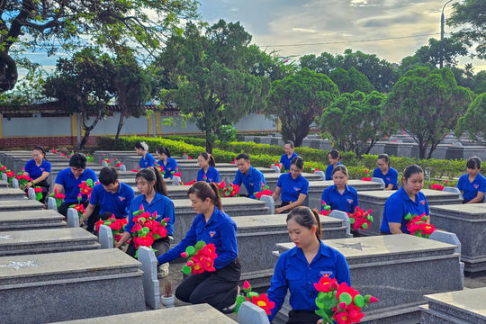 Vẹn tròn đạo lý tri ân
