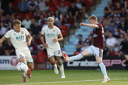 Aston Villa đè bẹp Walsall 5-0: Brian Madjo lập cú đúp trong màn thị uy sức mạnh