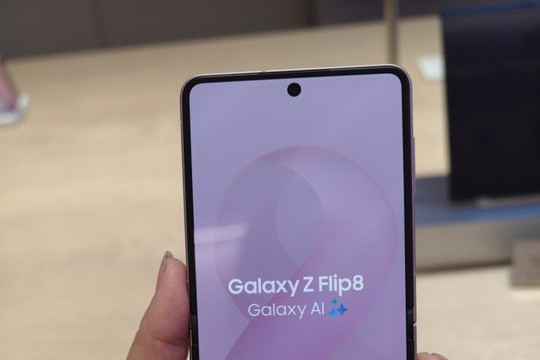 Galaxy Z Flip8: Đột phá thiết kế mỏng nhẹ nhất lịch sử cùng sức mạnh chip 2nm