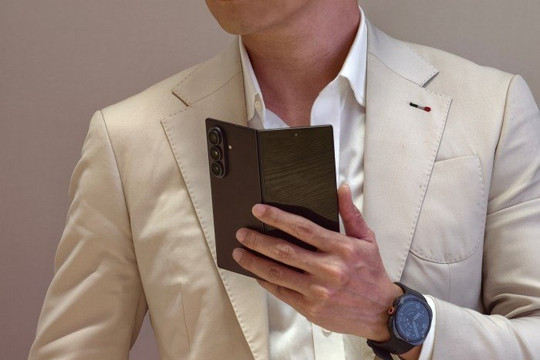 Galaxy Z Fold8 Ultra: Đột phá màn hình không nếp gấp và sức mạnh từ Agentic AI
