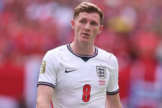 Elliot Anderson kích hỏa derby Manchester bằng tuyên bố đắt giá 116 triệu bảng