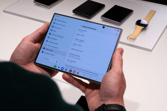 Công nghệ pin silicon carbon trên Galaxy Z Fold8 series giúp tăng dung lượng và tối ưu thiết kế