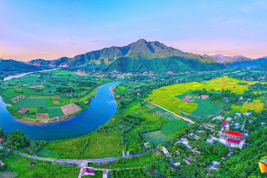 Hương rừng sắc núi bên dòng Cu Đê