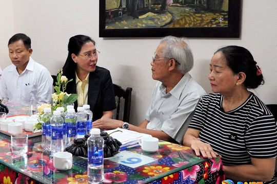 Phó Trưởng ban Tổ chức Trung ương Bùi Thị Quỳnh Vân thăm gia đình thân nhân liệt sĩ tại Đà Nẵng