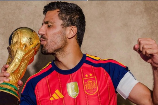 Cuộc đại chiến 100 triệu euro vì Rodri: Khi Real Madrid, PSG và Barca cùng khao khát một trái tim