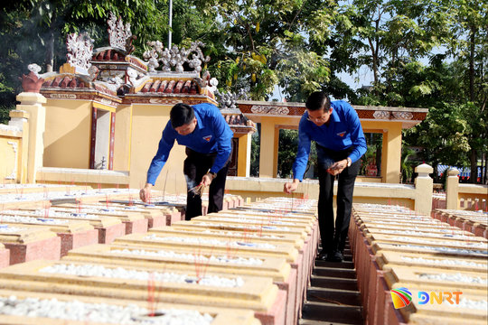 Ngày "Chiến sĩ tình nguyện uống nước nhớ nguồn" tri ân các anh hùng liệt sĩ và người có công cách mạng