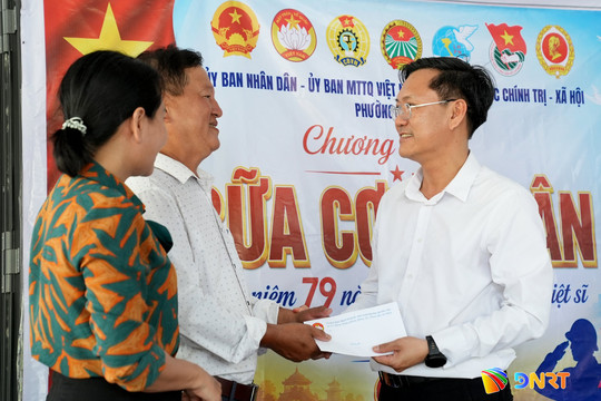 Ấm áp "Bữa cơm tri ân" ở phường Hương Trà
