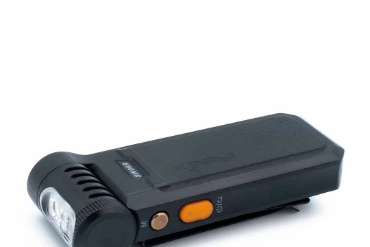 Fenix ra mắt đèn pin EDC SW06R với đầu xoay linh hoạt và 3 nguồn sáng đa năng