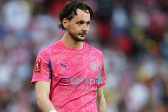 Leeds United tiến gần chữ ký 40 triệu bảng của thủ thành James Trafford từ Man City