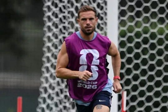 Chelsea gây bất ngờ khi đàm phán chiêu mộ Jordan Henderson từ Brentford