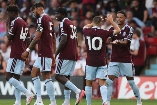 Aston Villa thua Real Sociedad 2-4 khi hàng thủ lộ khoảng trống ở giao hữu hè 2026
