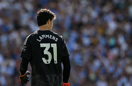 Manchester United được khuyên bổ sung thủ môn giàu kinh nghiệm bên cạnh Senne Lammens