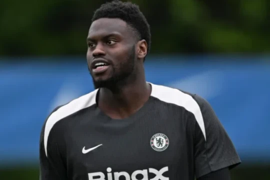 Napoli muốn mượn Benoit Badiashile từ Chelsea với phí dự kiến 3 triệu euro một mùa